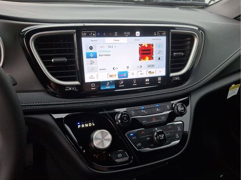New 2027 Chrysler Pacifica Select AWD/4WD image 11