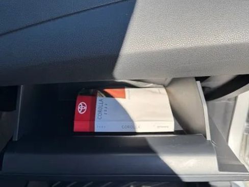 Used 2022 Toyota Corolla LE image 19