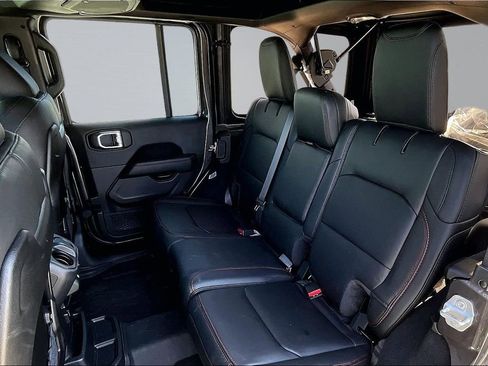 Certified 2025 Jeep Wrangler Unlimited Rubicon w/ Convenience Group image 19