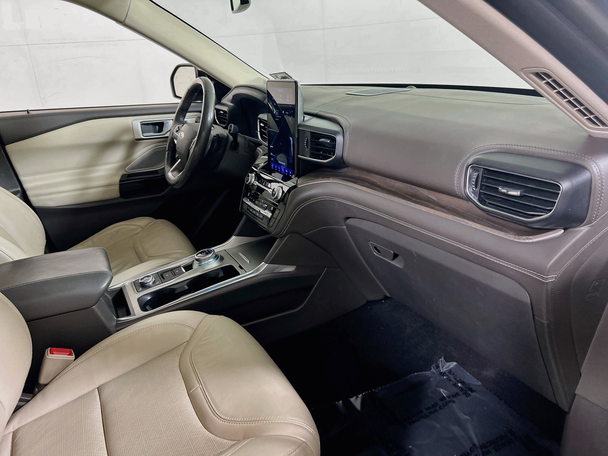 Used 2021 Ford Explorer Platinum w/ Equipment Group 601A AWD/4WD image 32