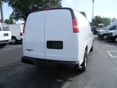 Used 2021 Chevrolet Express 2500 RWD image 9