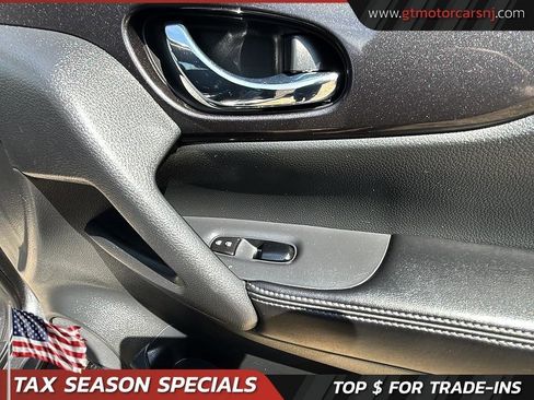 Used 2018 Nissan Rogue SV image 32