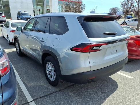 Used 2025 Toyota Grand Highlander XLE image 2