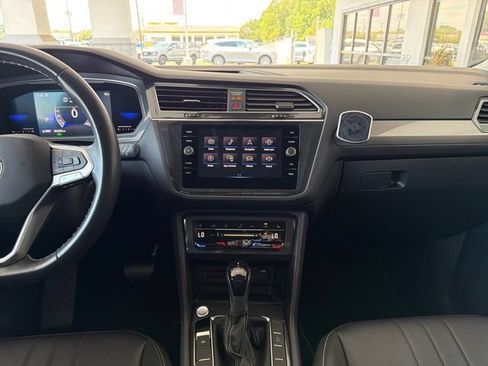 Used 2023 Volkswagen Tiguan SE AWD/4WD image 17