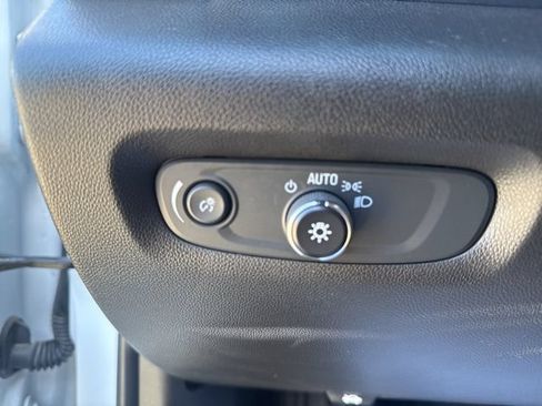 Used 2023 Chevrolet Traverse LT FWD image 11