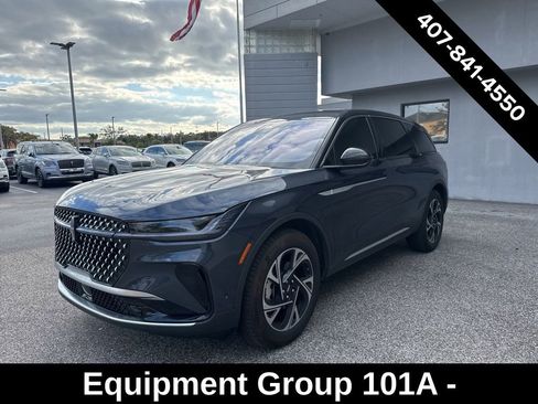 Used 2024 Lincoln Nautilus Premier image 2