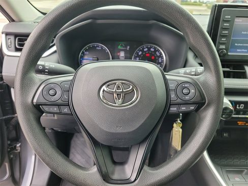 Used 2019 Toyota RAV4 LE image 18