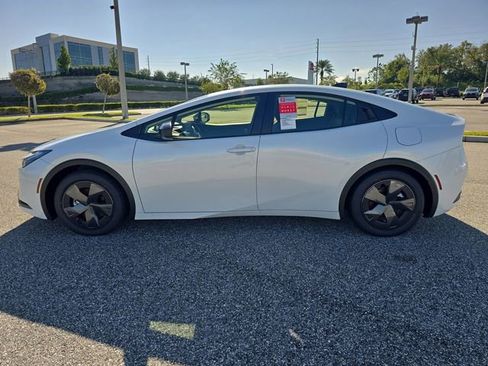 New 2026 Toyota Prius Plug-In Hybrid FWD image 7