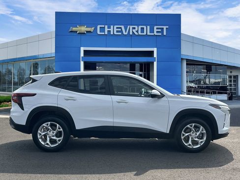 Certified 2024 Chevrolet Trax LS w/ LS Convenience Package FWD image 5