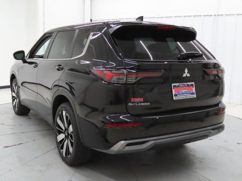 New 2026 Mitsubishi Outlander SE FWD image 6