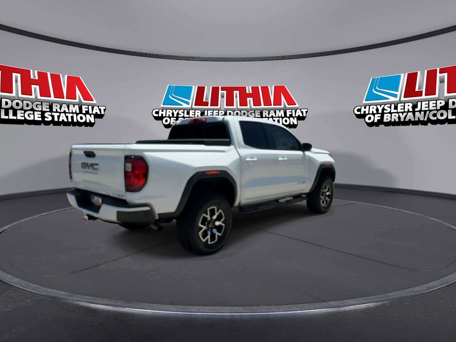 Used 2024 GMC Canyon AT4X AWD/4WD image 8