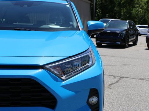 Used 2020 Toyota RAV4 XLE Premium FWD image 13