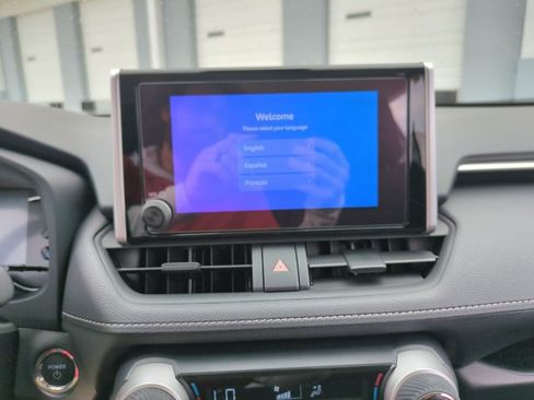 Used 2025 Toyota RAV4 XLE AWD/4WD image 14