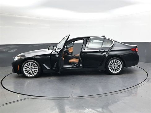 Used 2022 BMW 530i w/ Premium Package image 33