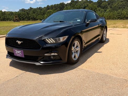Used 2015 Ford Mustang Coupe RWD image 1