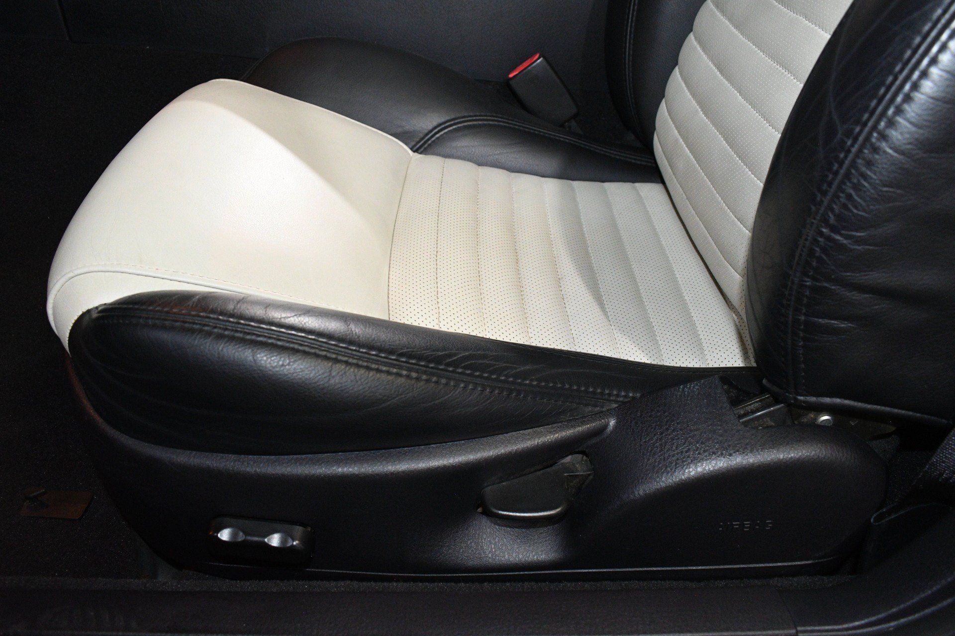 Used 2003 Ford Thunderbird RWD image 13