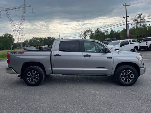 Used 2016 Toyota Tundra SR5 w/ TRD Off Road Package AWD/4WD image 8