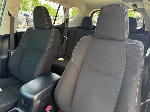 Used 2018 Toyota RAV4 XLE w/ Plus Extra Value Package FWD image 10
