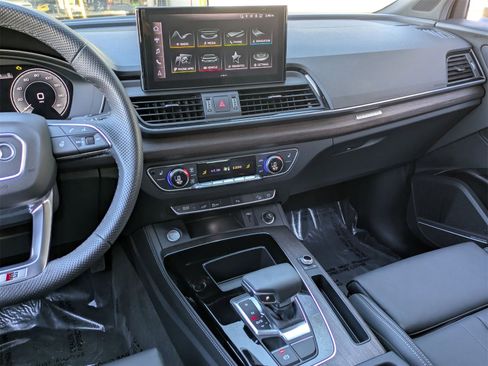Used 2024 Audi Q5 e Premium Plus image 9
