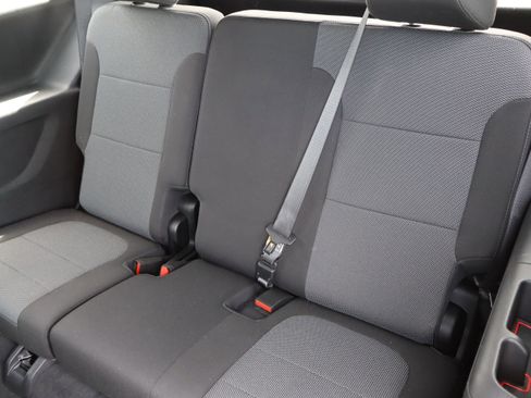 Used 2022 Chevrolet Traverse LT FWD image 35