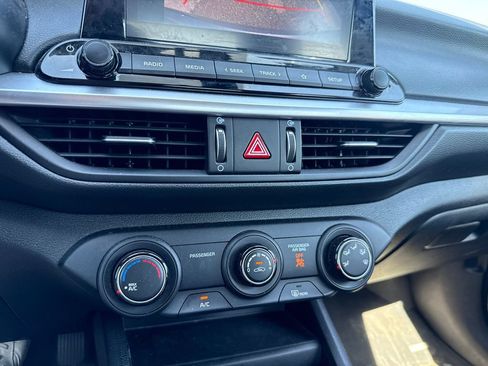 Used 2023 Kia Forte LXS w/ LXS Technology Package FWD image 18