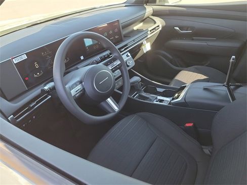 New 2025 Hyundai Santa Cruz SE image 6
