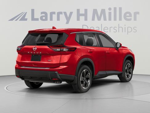 Used 2024 Nissan Rogue SV w/ SV Premium Package AWD/4WD image 2