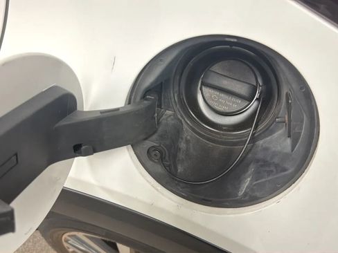 Used 2021 Nissan Kicks SV FWD image 30