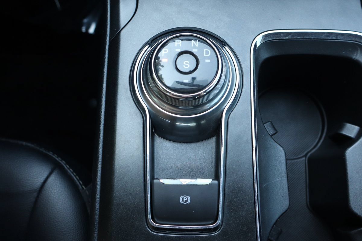 Used 2018 Ford Fusion SE w/ Equipment Group 201A FWD image 36