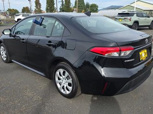 Used 2024 Toyota Corolla LE image 6