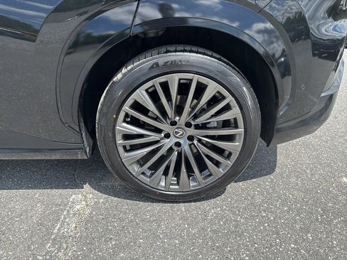 Used 2023 Lexus RZ 450e Premium image 33