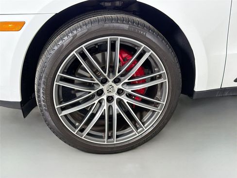 Certified 2023 Porsche Macan S AWD/4WD image 11