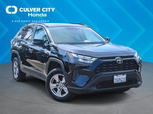 Used 2022 Toyota RAV4 XLE w/ Convenience Package image 1