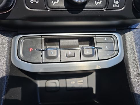 Used 2023 GMC Acadia SLE w/ Driver Convenience Package image 26