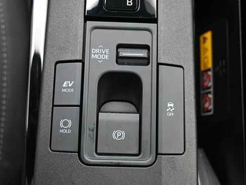 Used 2024 Toyota Prius XLE image 24