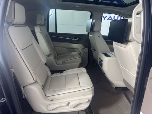 Used 2021 GMC Yukon XL Denali w/ Denali Premium Package AWD/4WD image 42