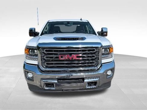 Used 2018 GMC Sierra 2500 SLT w/ Duramax Plus Package AWD/4WD image 8