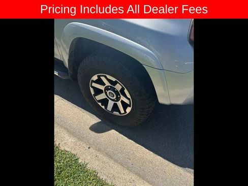 Used 2016 Toyota 4Runner SR5 AWD/4WD image 4