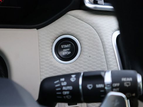 Used 2019 Land Rover Range Rover Velar R-Dynamic SE image 27