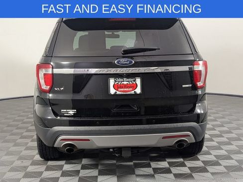 Used 2017 Ford Explorer XLT w/ Equipment Group 202A AWD/4WD image 7