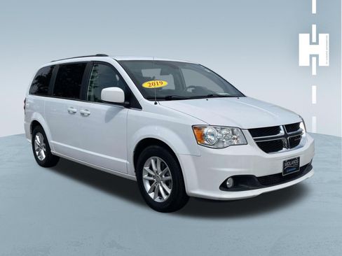 Used 2019 Dodge Grand Caravan SXT FWD image 1
