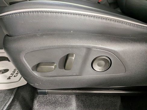 Certified 2025 Buick Enclave Sport Touring image 21