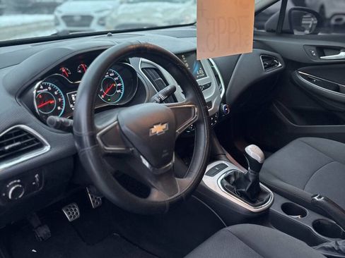 Used 2018 Chevrolet Cruze LS FWD image 11