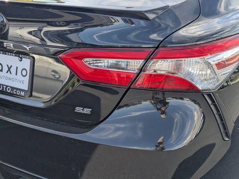 Used 2020 Toyota Camry SE FWD image 5