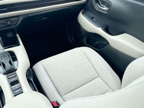 Used 2025 Honda HR-V LX image 21
