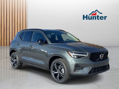 New 2026 Volvo XC40 B4 Core w/ Climate Package