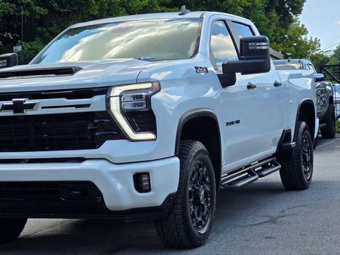Used 2024 Chevrolet Silverado 3500 LT w/ Z71 Sport Edition AWD/4WD image 3
