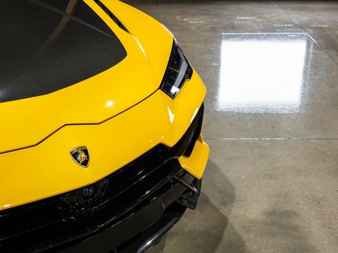 Used 2024 Lamborghini Urus Performante AWD/4WD image 31