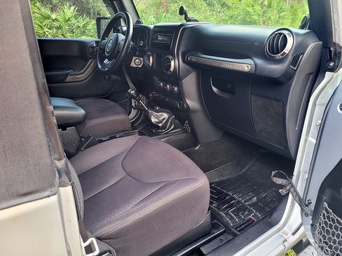 Used 2013 Jeep Wrangler Sport AWD/4WD image 13