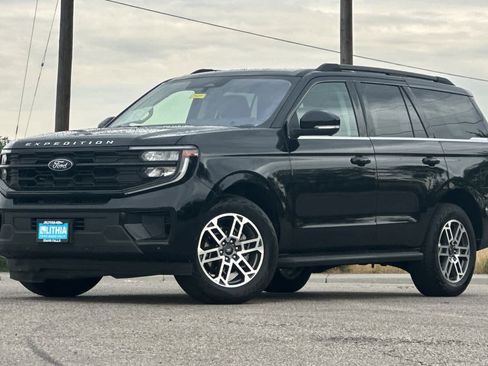 Certified 2025 Ford Expedition Active AWD/4WD image 1